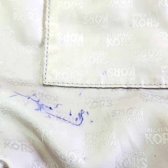 Michael Kors Jet Set Leather Tote - Picture 10 of 13